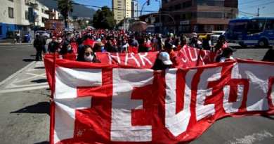 Con marcha en la capital de Ecuador profesores y estudiantes exigen la renuncia de Guillermo Lasso