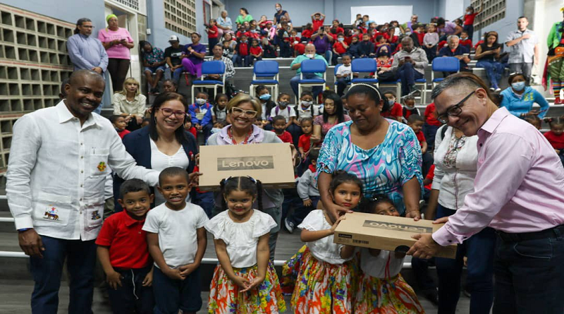 Embajador de la República de Haití visitó escuelas en Caracas