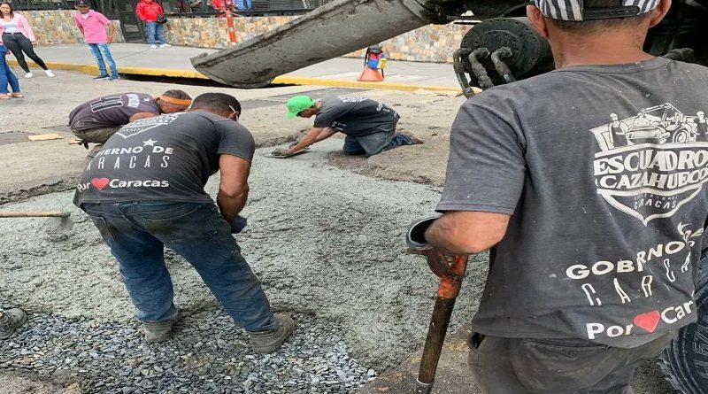 Reparan hundimiento de vía en la avenida La Salle de la parroquia El Recreo de Caracas