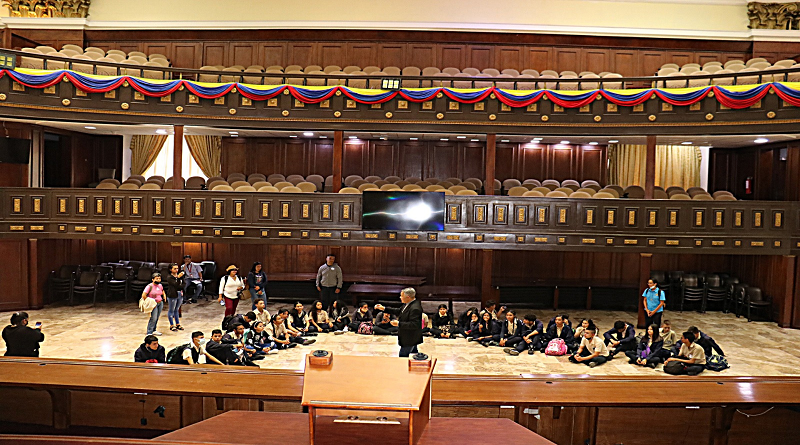 Estudiantes del Colegio Sagrado Corazón conocen el Palacio Federal Legislativo