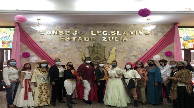 Jóvenes escenifican historia de heroínas de la patria en el estado Zulia