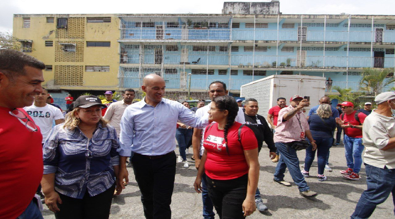 Entregan certificados de financiamientos a 14 consejos comunales de Guarenas