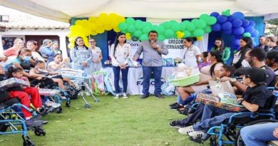 Entrega de ayudas técnicas favorece a habitantes de Falcón