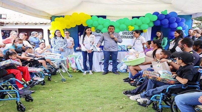 Entrega de ayudas técnicas favorece a habitantes de Falcón