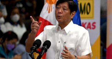 El presidente de Filipinas, Ferdinand R. Marcos Jr. expresó "serias dudas" sobre la jurisdicción del tribunal, calificando sus acciones de "interferencia" y "prácticamente un ataque a la soberanía".