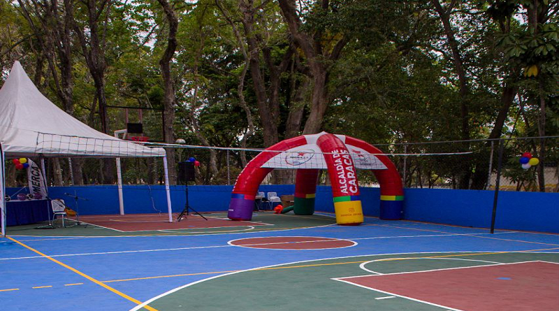 Rehabilitan cancha deportiva en sector Delgado Chalbaud de Caracas