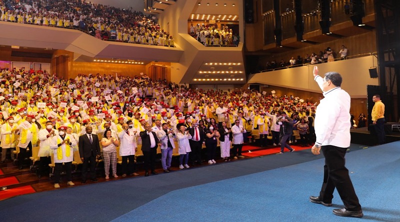 President Maduro awarded degrees to more than 1,700 new comprehensive community doctors