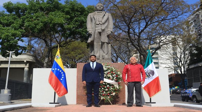 Rinden honores al líder mexicano Benito Juárez en Caracas