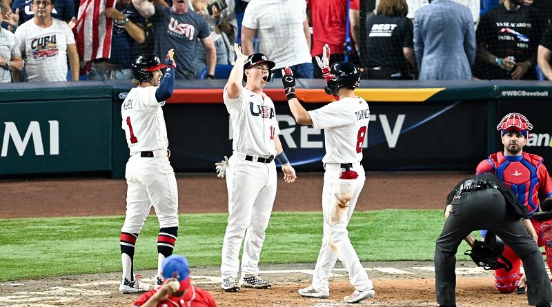 EE.UU. avanza a la final del Clásico Mundial del Béisbol tras vencer 14-2 a Cuba