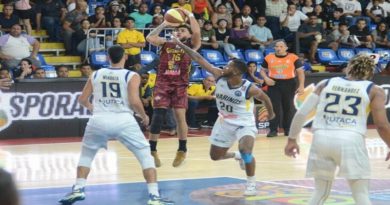 Marinos conquista su primera victoria de la Superliga tras vencer 79-78 a los Gigantes