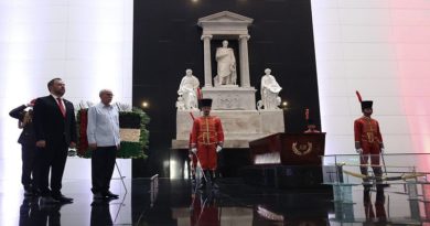 Presidente de la República Árabe Saharaui Democrática rinde honores a El Libertador con ofrenda floral