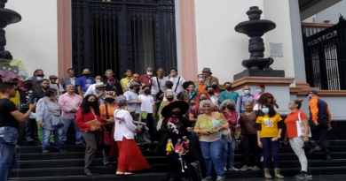 Venezuela festeja Día Internacional de la Poesía con Marcha "En Humor y Amor"