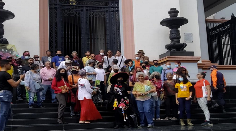 Venezuela festeja Día Internacional de la Poesía con Marcha "En Humor y Amor"