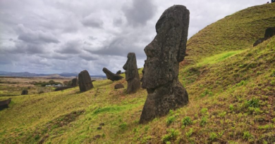Desconocido Moai reapareció en lago de un cráter en Rapa Nui