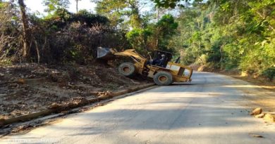 Ejecutan limpieza y perfilamiento de vía local 002 en el municipio Antonio Pinto de Mérida