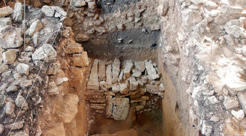 Arqueólogos mexicanos descubren cámara funeraria maya en el sur de Chiapas