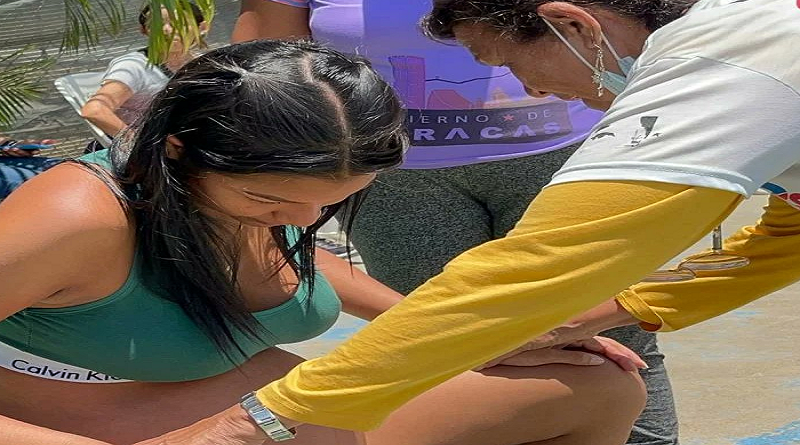 Desarrollan ejercicios gestacionales en el agua mediante Plan Parto Humanizado