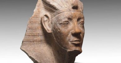 Encuentran partes de una estatua de cuarzo de Ramsés II