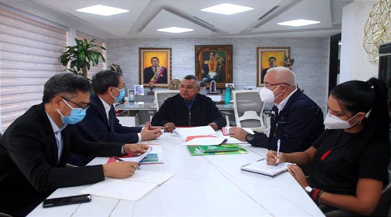 Venezuela y China revisan planes en materia energética