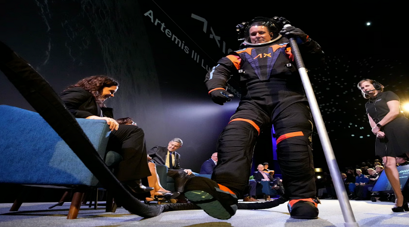 NASA presenta traje que llevará la primera mujer que pise la Luna