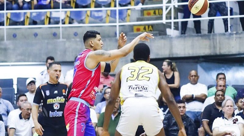 Trotamundos defendió su feudo al vencer 80-74 a los Gaiteros