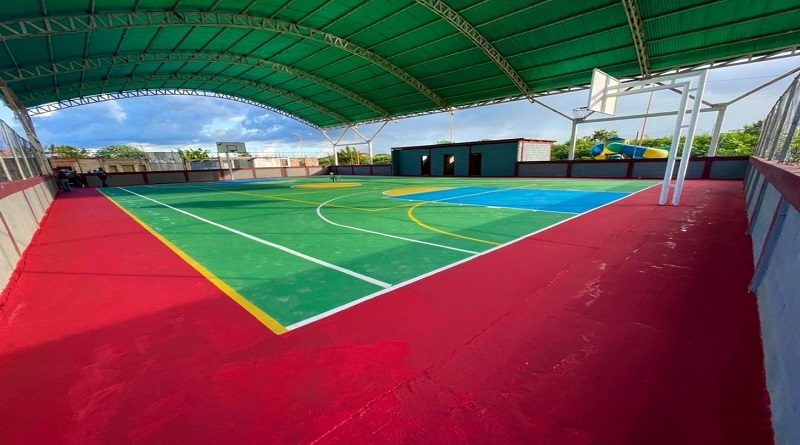 Habilitan cancha deportiva para favorecer a más de 180 familias en Barinas