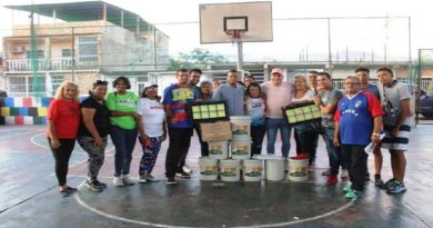 Entregan materiales de construcción para rehabilitar cancha deportiva en Aragua