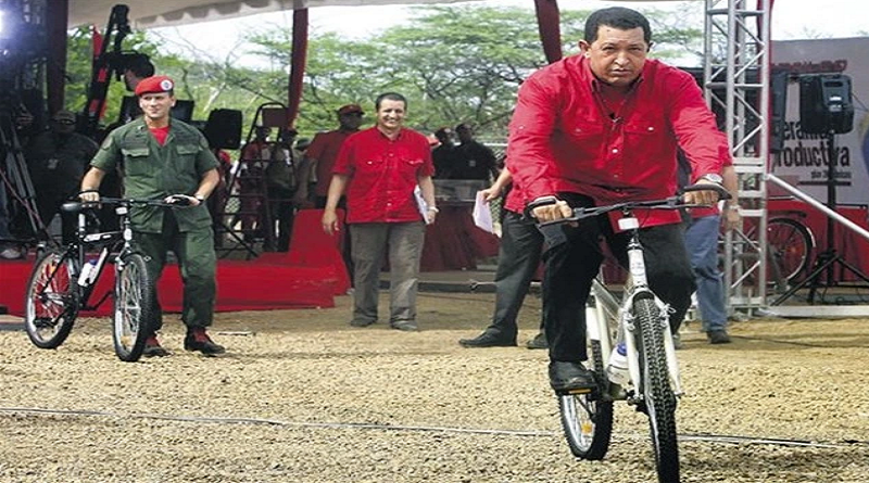 Bicicleta atómica de Chávez llevaron al cuartel 4F trabajadores de fábrica Irán-Venezuela