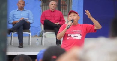 Comuneras y comuneros rinden tributo al Comandante Hugo Chávez