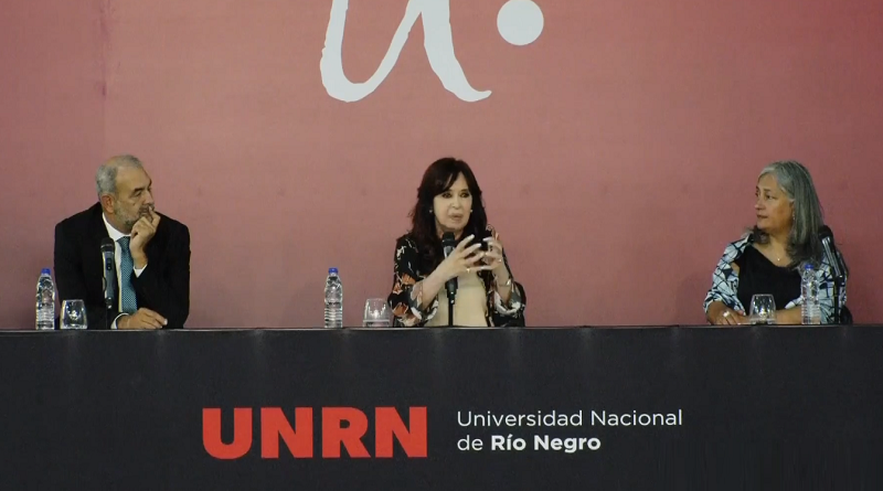 Vicepresidenta de Argentina recibe Honoris Causa y denuncia "alianza" de oposición y Poder Judicial para "proscribirla"