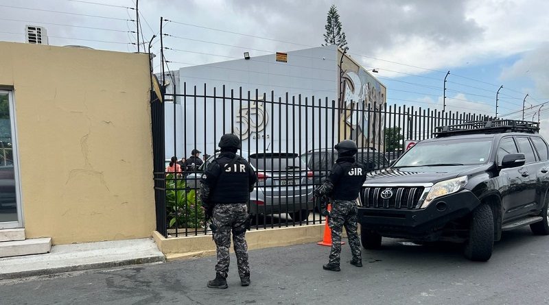 Investigan atentados a canales de TV mediante “pendrives explosivos” en Ecuador