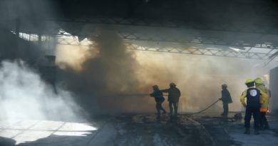 Extinguen incendio en instalaciones de empresa distribuidora de pollo en Miranda