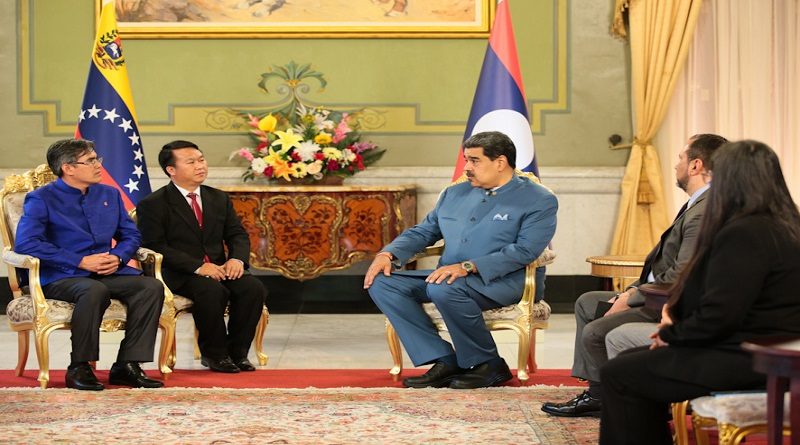 Embajadores de Bahamas, Lao y San Cristóbal y Nieves entregan cartas credenciales al presidente Maduro