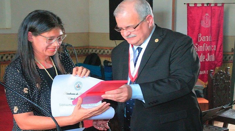 sesión solemne de la Academia de Historia del estado Carabobo, para otorgar el Premio Venezolano de Conservación del Patrimonio Histórico y Cultural a la Banda Sinfónica 24 de Junio por su centenario.