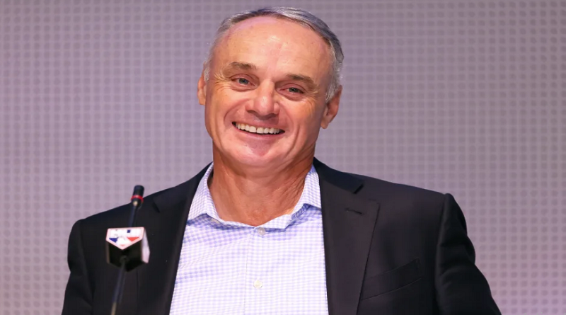Rob Manfred anunció la continuación del Clásico Mundial en 2026 / Michael M. Santiago/GettyImages
