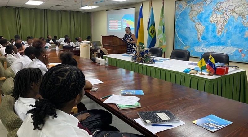 Venezuela participa en programa anual de visitas escolares de San Vicente y las Granadinas