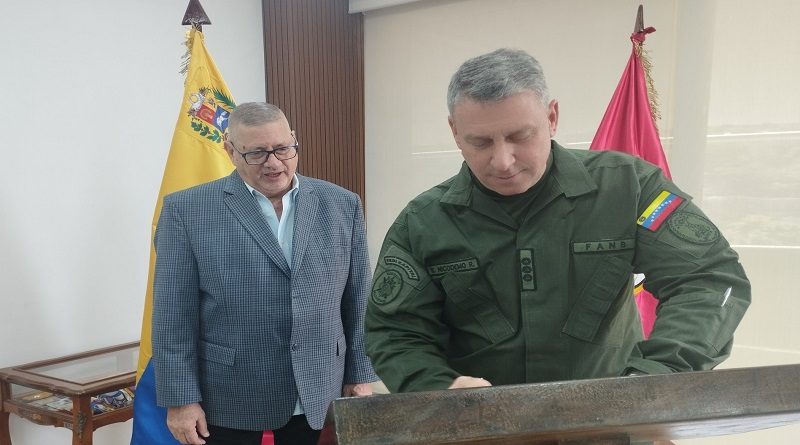 MinDefensa y Escuela Nacional de Administración y Hacienda Pública firman convenio académico