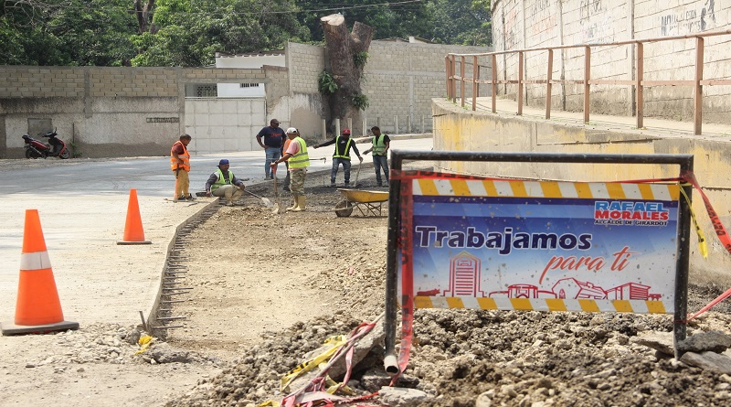 Avanzan labores de pavimento en El Castaño estado Aragua