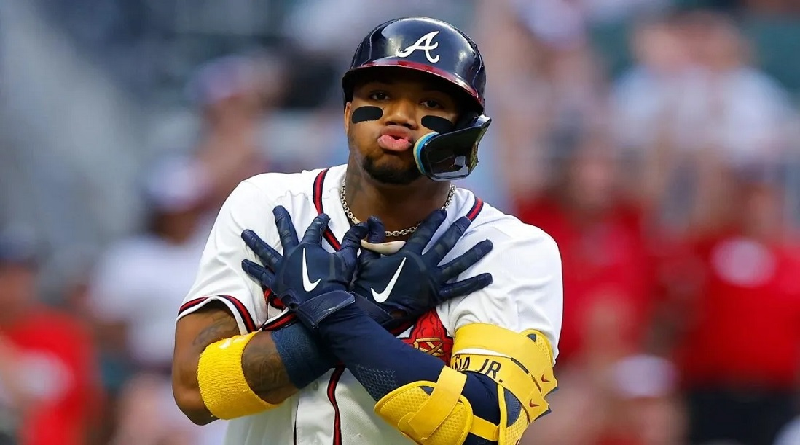 Venezolano Ronald Acuña Jr. Batea fuerte y alcanza 300 carreras impulsadas