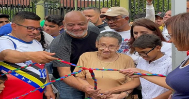 Entregan biblioteca pública y parque biosaludable en el 23 de Enero