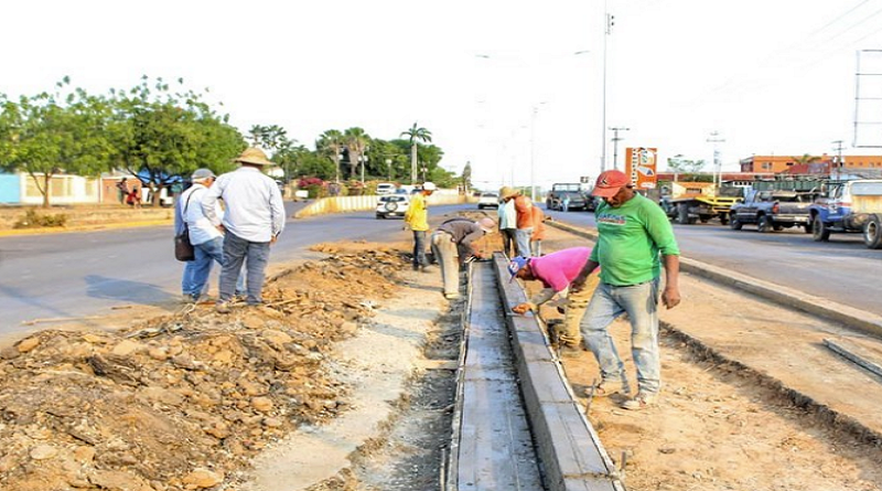 Inician trabajos de construcción en avenida de Valle La Pascua en Guárico