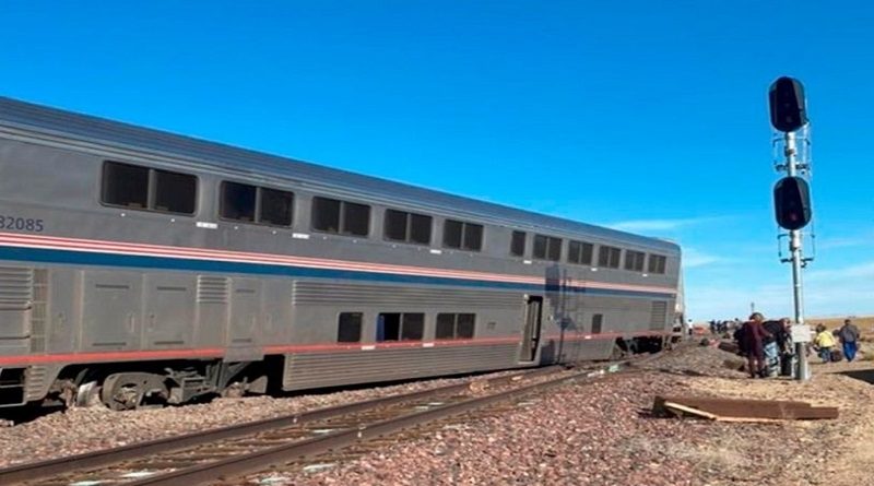 Tren de pasajeros se descarrila en Montana, EE. UU