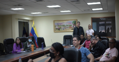 Dictan taller de crecimiento personal a trabajadores de la Asamblea Nacional