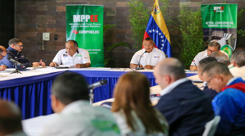Evalúan estrategias para potenciar el Sistema Eléctrico Nacional