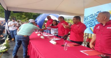Entregan permisos de ruta a sindicatos de transporte de la Gran Caracas
