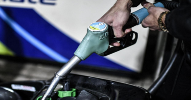 Huelgas en Francia impactan suministro de combustible