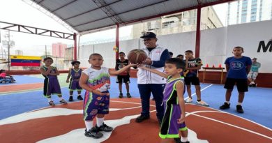 Barrio Nuevo Barrio Tricolor rehabilita cancha deportiva en los Jardines del Valle en Caracas