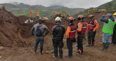 Aumenta la cifra de fallecidos por deslizamiento de tierra en Ecuador