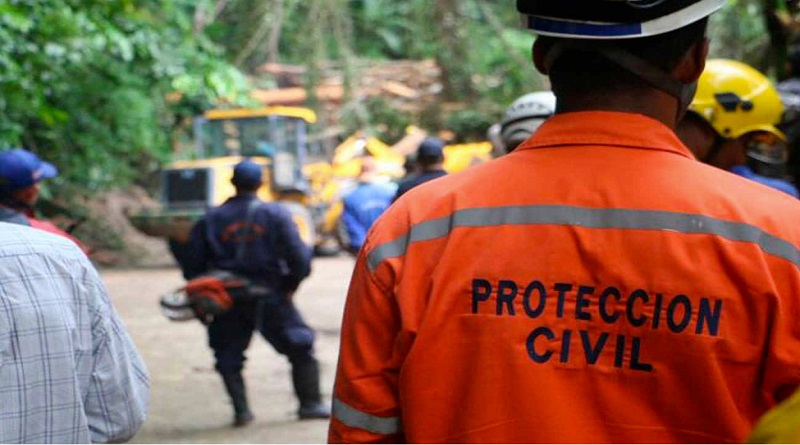 Gobierno Bolivariano atiende obstrucción de drenajes en La Guaira