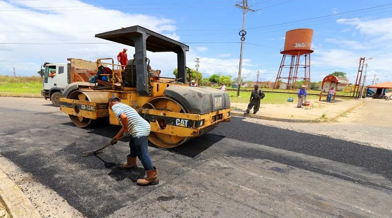 Plan de Atención Integral Comunitario asfalta vías en Maturín